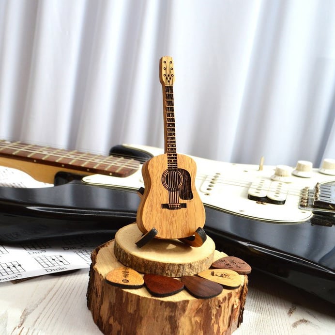 GuitarHolder - Gitarrenplektrenhalter +3 Gratis Plektren