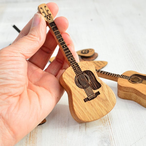 GuitarHolder - Gitarrenplektrenhalter +3 Gratis Plektren