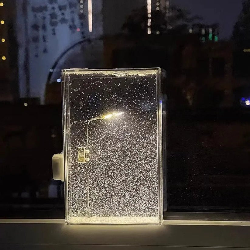 SnowGlow – Straßenlaterne mit winterlicher Schneeszene