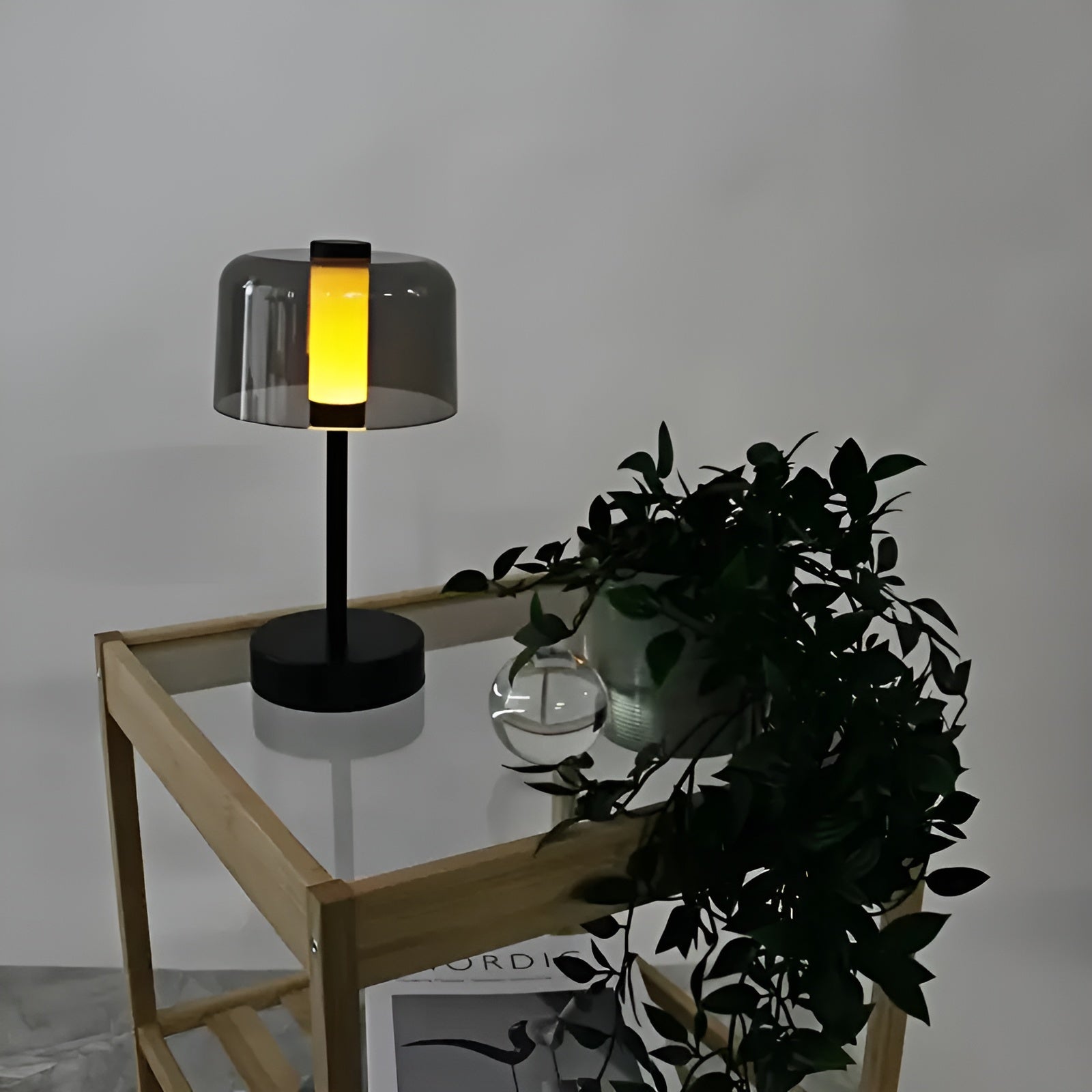 LumiRetro Tischlampe | Vintage-Design | USB-Wiederaufladbar & Dimmbar | Augenfreundliche LED