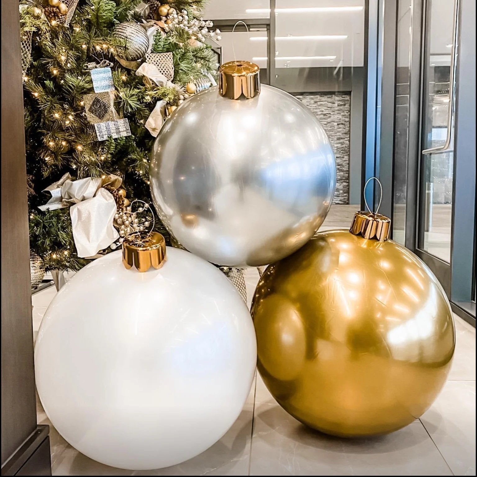 MerrySphere - Aufblasbare Weihnachtskugel in Übergröße