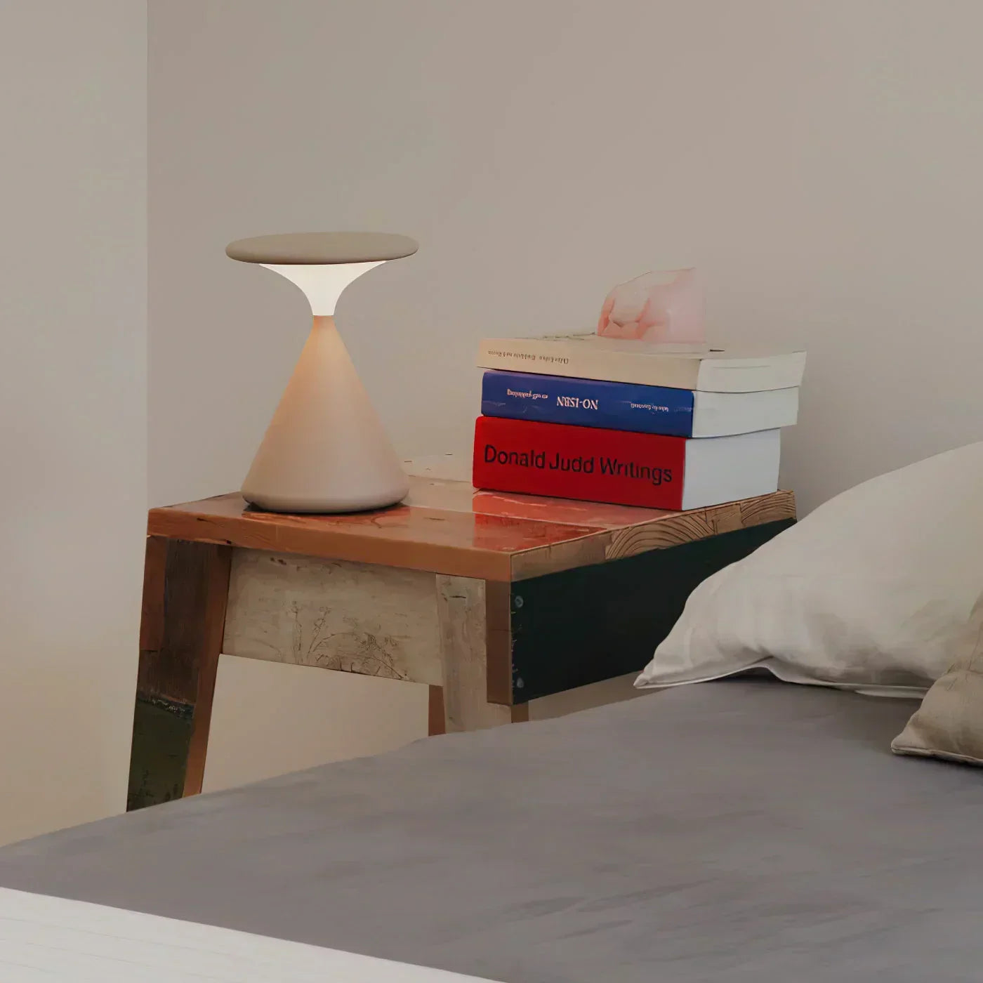Sandoro LED Tischlampe Zanduhr-Design | Warmweiß 2200K–2700K | Touch-Dimmer | Ø13×18 cm | Kabellos & USB-C
