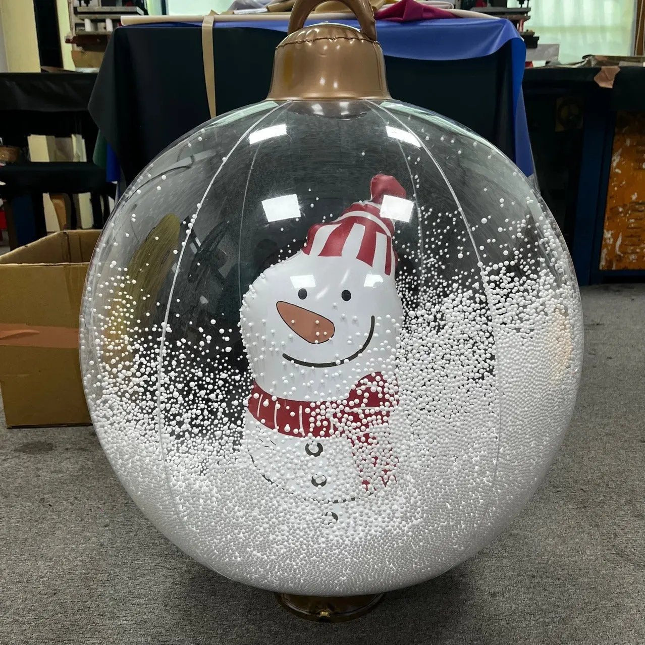 GlowOrnament™ – Aufblasbare Weihnachtskugel
