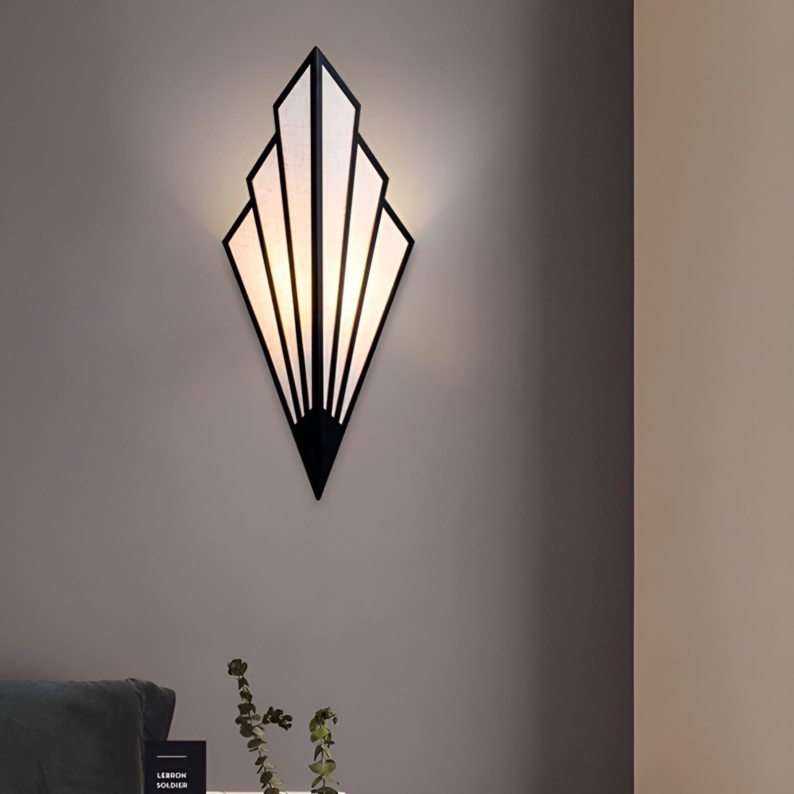 LED Wandleuchte Nordic | Dreiecksdesign | Energieeffizient & Langlebig | Modern & Minimalistisch