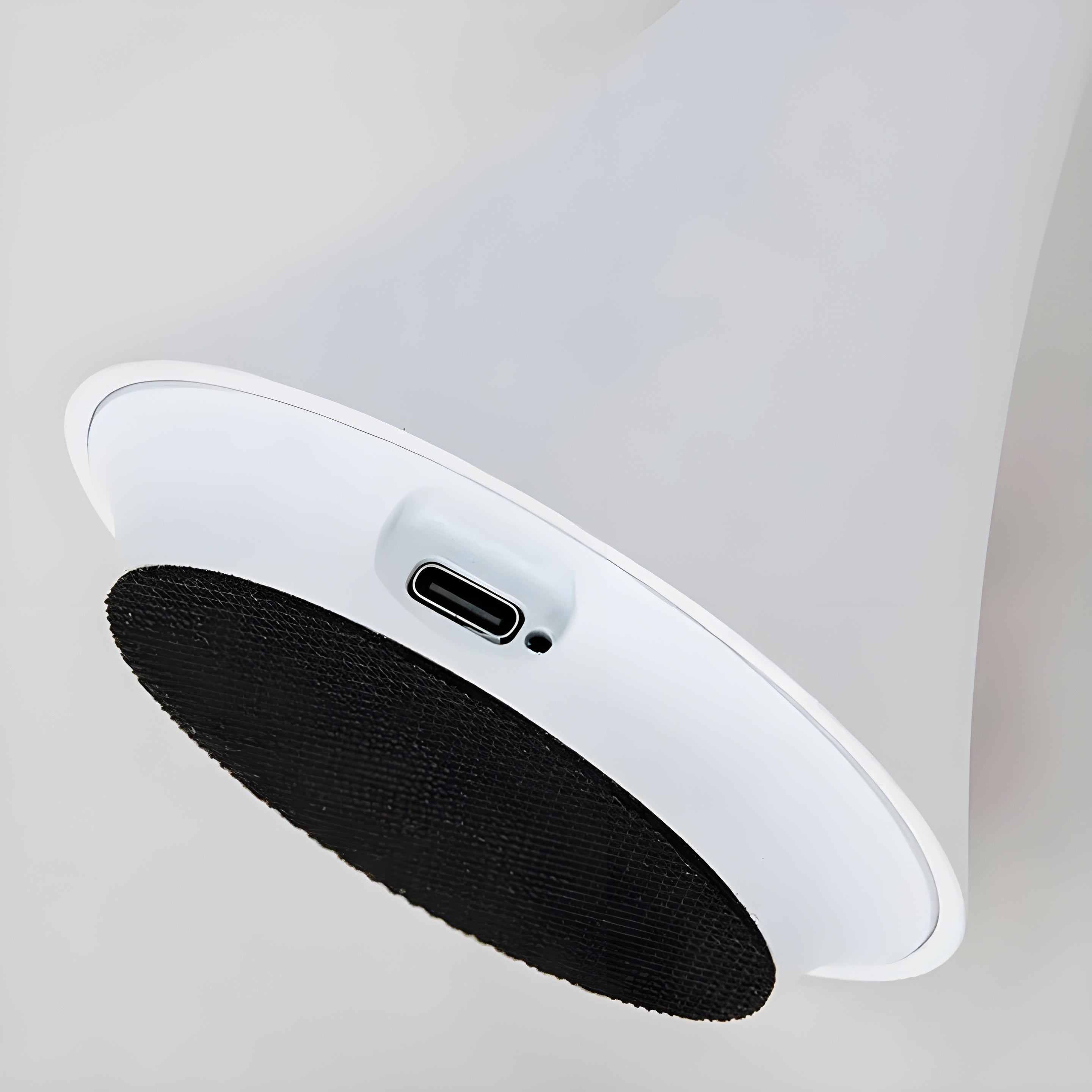 Nuvora Tragbare LED Tischlampe | USB-Aufladung | Dimmbar in 3 Lichtfarben | Marmor-Optik | Aluminiumgehäuse