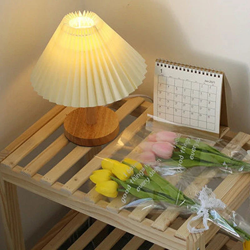 Nordic Pleat Tischlampe | Faltbares Design & Stoffschirm | USB/220V | 5W