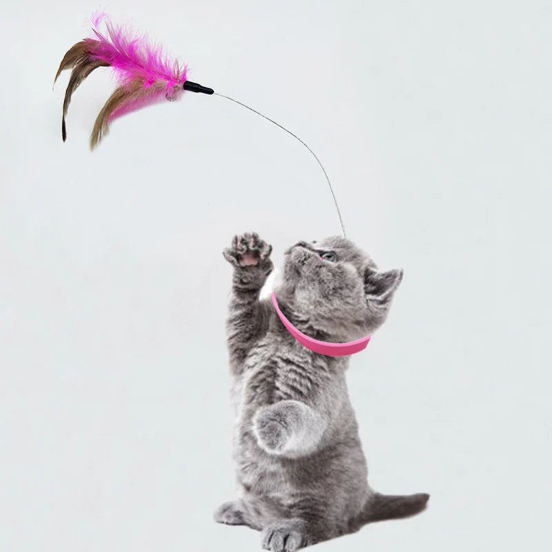 Flauschino Katzen-Halsband mit Spielstab | Selbstbeschäftigung & Interaktives Spiel | Mit Feder & Glöckchen | Für aktive Stubentiger