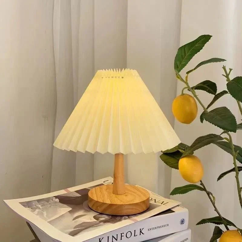 Nordic Pleat Tischlampe | Faltbares Design & Stoffschirm | USB/220V | 5W