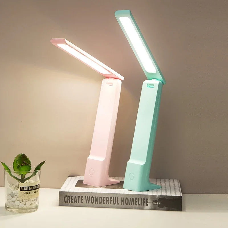 Lumora LED Tischlampe | Dimmbar & Touch-Bedienung | 3 Lichtfarben | Akku 20h | Weiß/Rosa/Blau