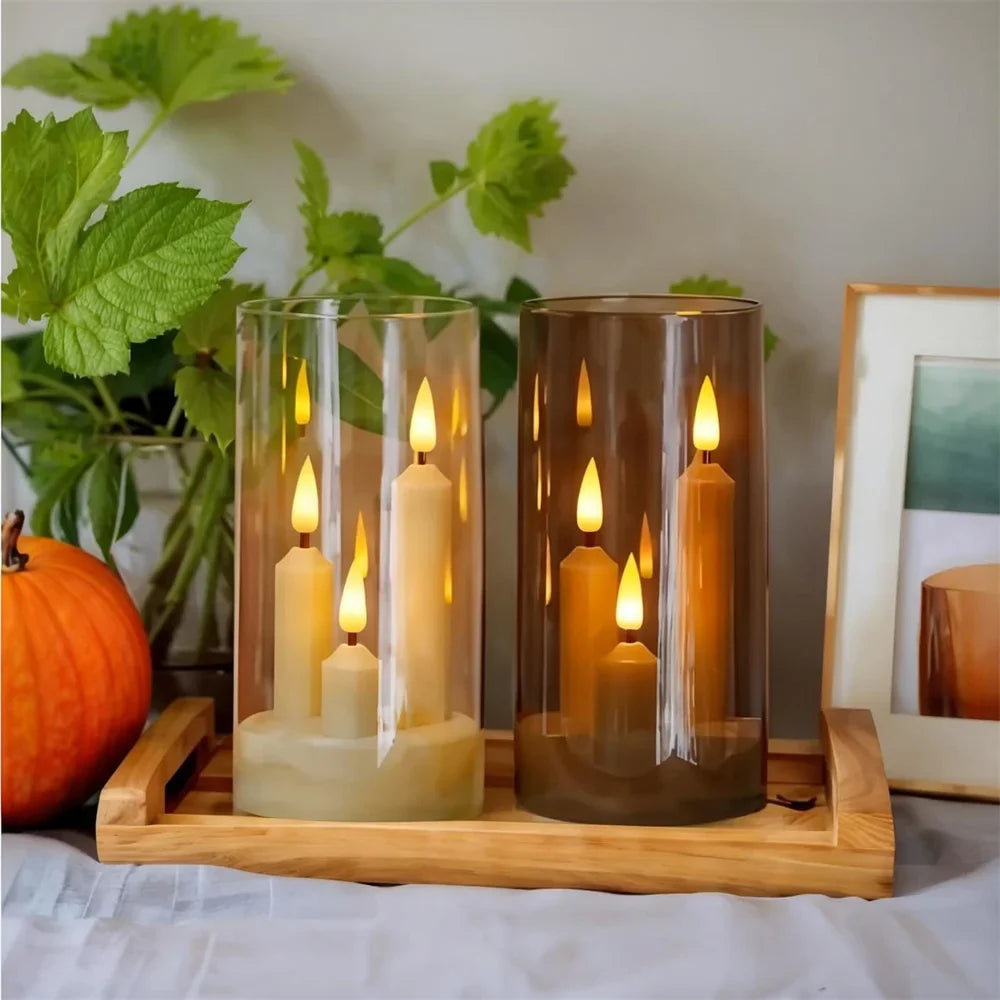 LumoAura LED Kerze mit 3 Dochten | Flackernde Flammenoptik im Glas | Batteriebetriebene, Flammenlose Kerze | Sicher & Realistisch | Warmweißes Licht
