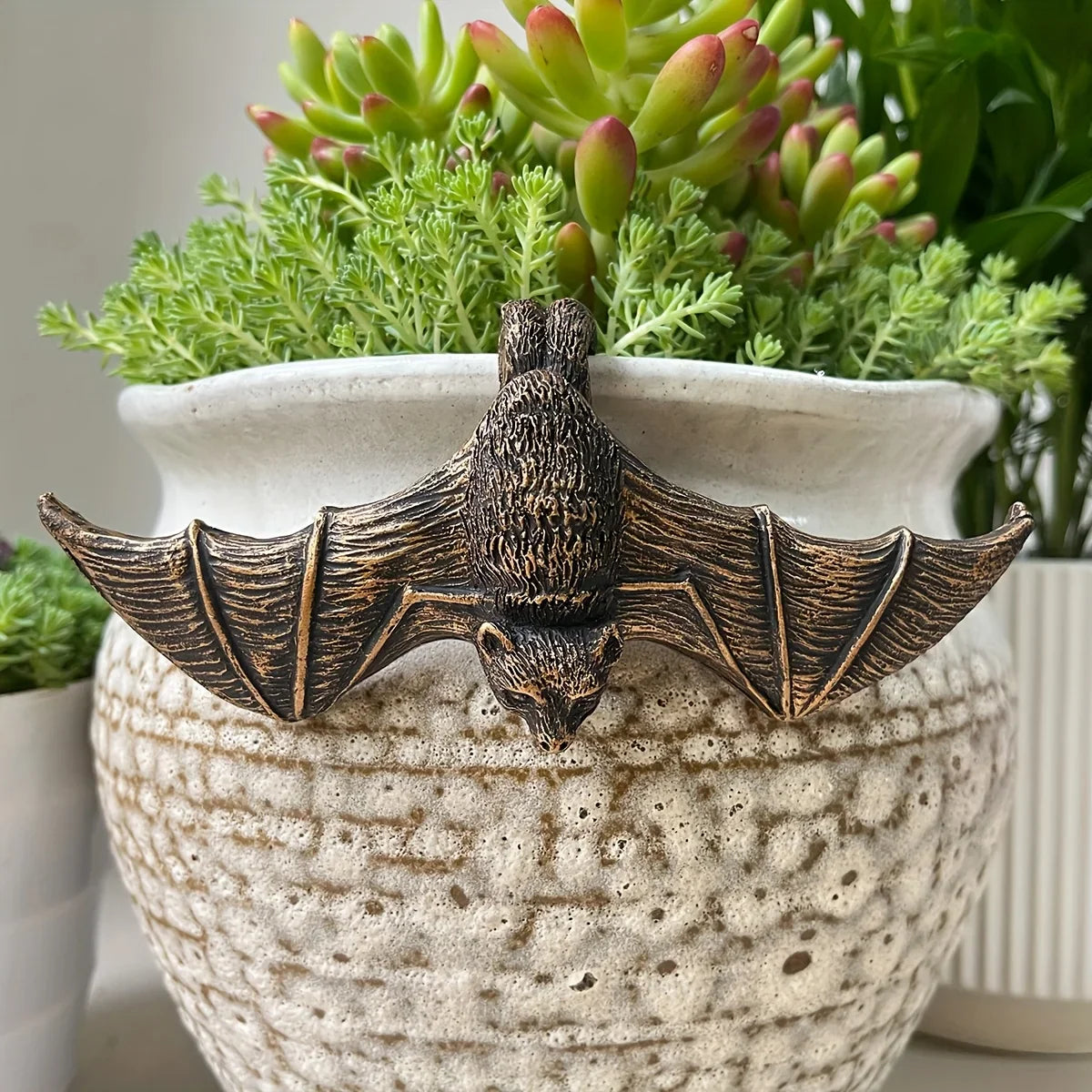 NOCTURA Fledermaus Figur | Resin Skulptur | Garten- & Wohn-Deko | Wetterfest