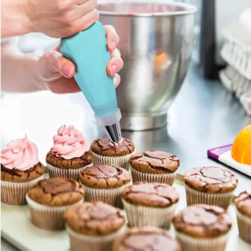 BakeDeko™ Spritztüllen-Set | Wiederverwendbare Silikon-Spritzbeutel mit Edelstahl-Tüllen | Für Torten, Cupcakes & Gebäck