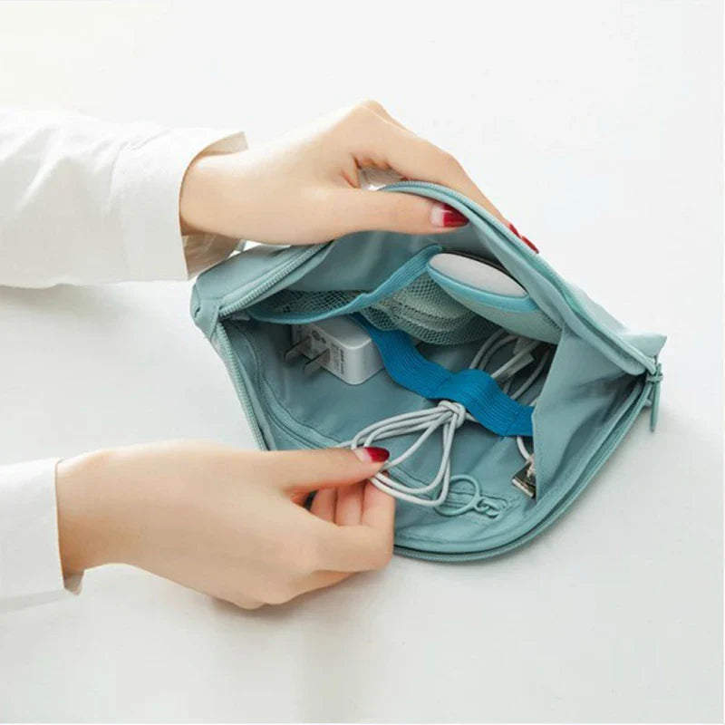 TechTasche Kabeltasche Wasserdicht | Elektronik-Organizer für Reisen | Kompakt & Robust | Nylon 23x15cm