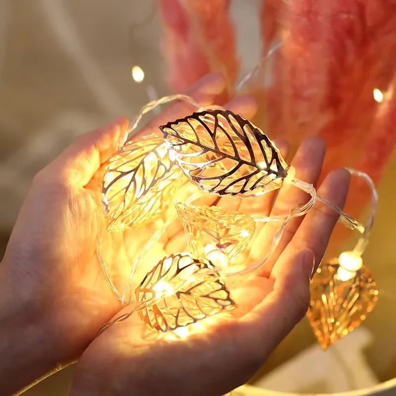 LED-Lichterkette GlowLeaf | 10/20 LEDs | Warmweiß oder Bunt | Mit Blättergirlande | Batteriebetrieben & Wasserdicht | Für Deko, Hochzeit & Feste