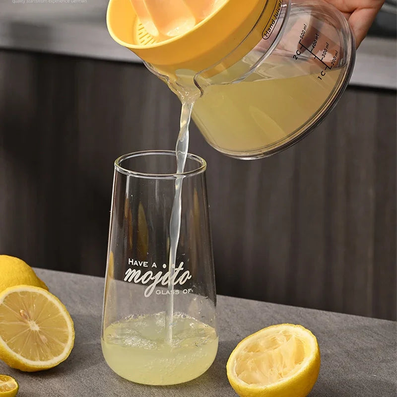 Manuelle Saftpresse CitrusPressa | 500 ml Messbehälter & Filter | Für Orangen, Zitronen & Grapefruit | Ohne Strom