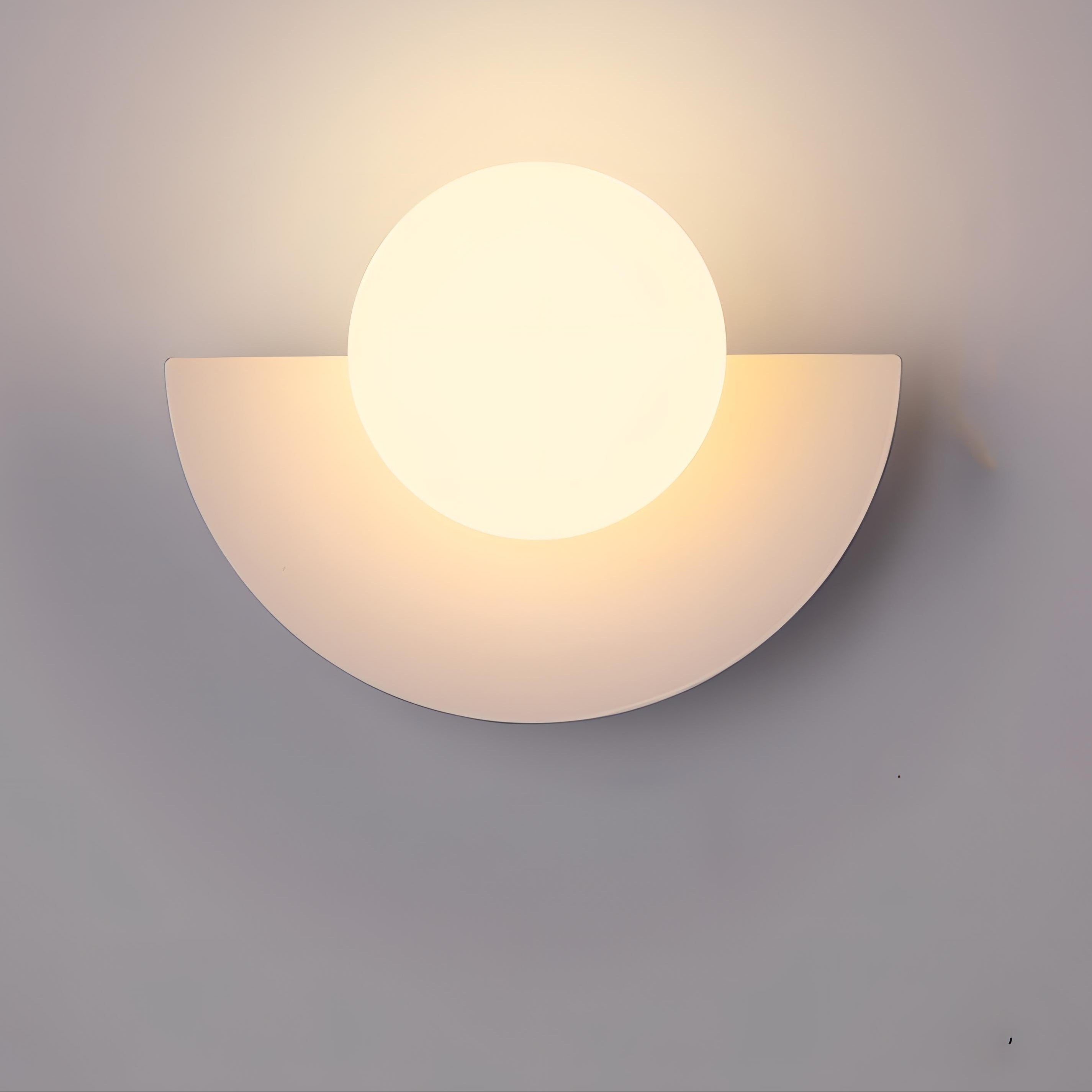 NordLume Wandlampe | Skandinavisches Design | LED-Beleuchtung | Halbkreisform Metall 25×15 cm