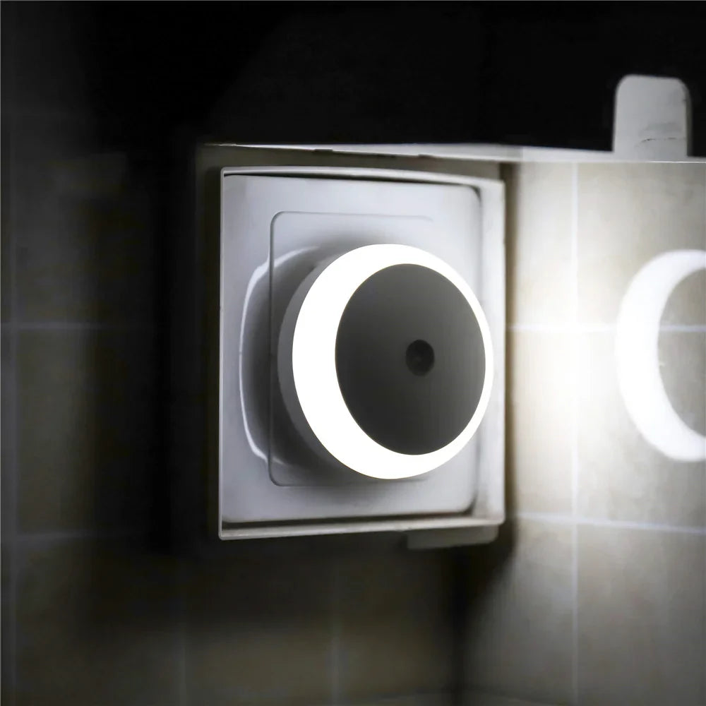 NOXORA LED-Nachtlicht | Dämmerungssensor & Automatische Dimmung | Steckdosenlicht | Warmweiß