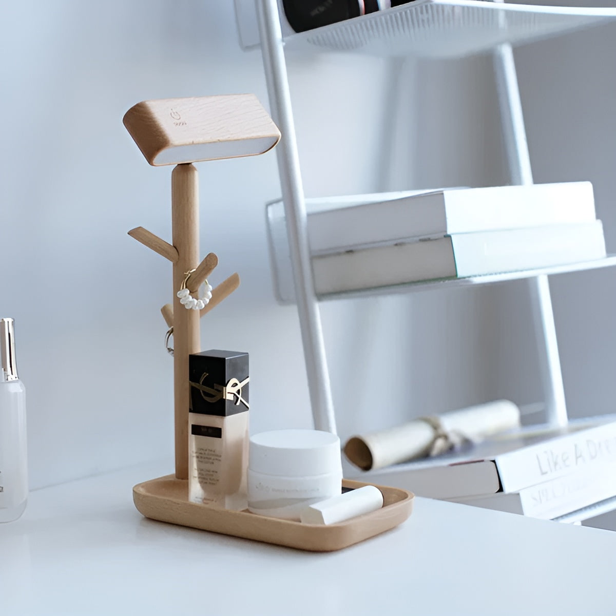 Nachttischlampe Lunara | Mit Ablage & Warmweißem Licht | Bambus & Holz | Modern & Funktional