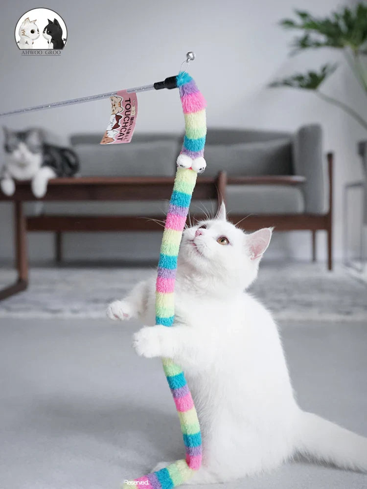 Katzenspielzeug CattaPillar Swing | Flanell-Raupe an 46 cm Stab | Beißfest & interaktiv | 60 cm Spiellänge