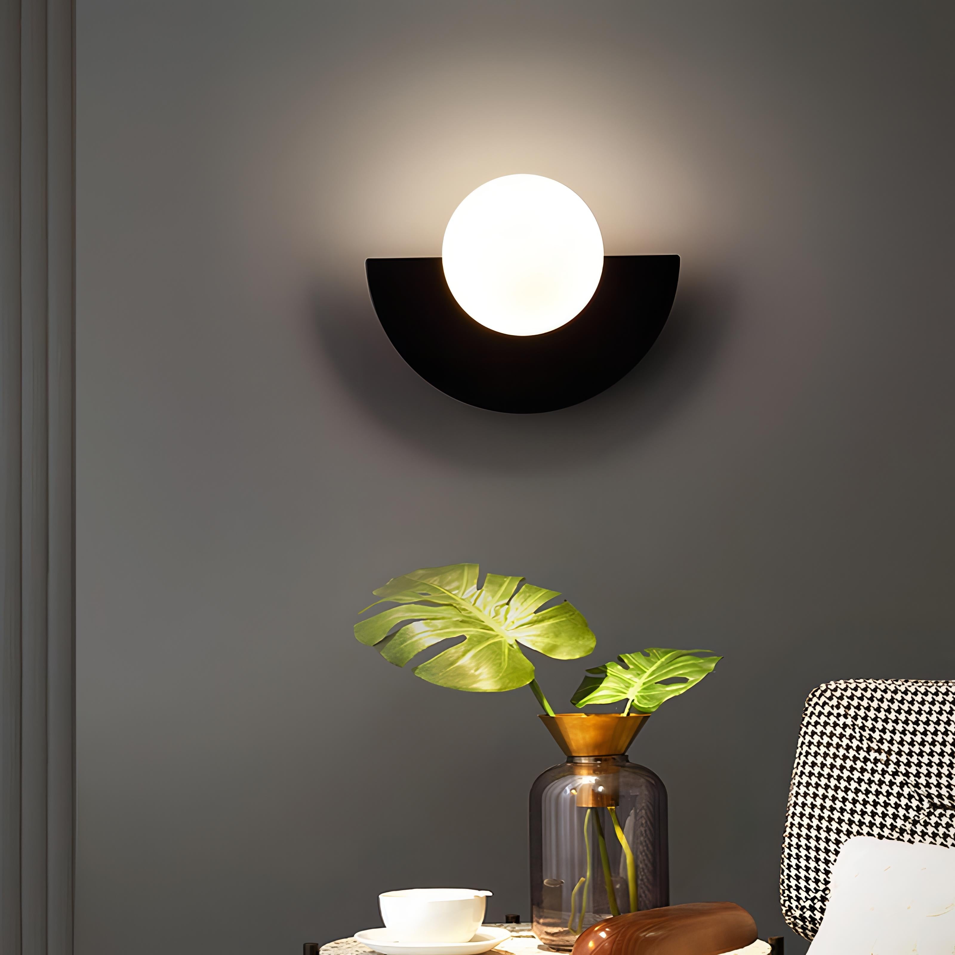 NordLume Wandlampe | Skandinavisches Design | LED-Beleuchtung | Halbkreisform Metall 25×15 cm