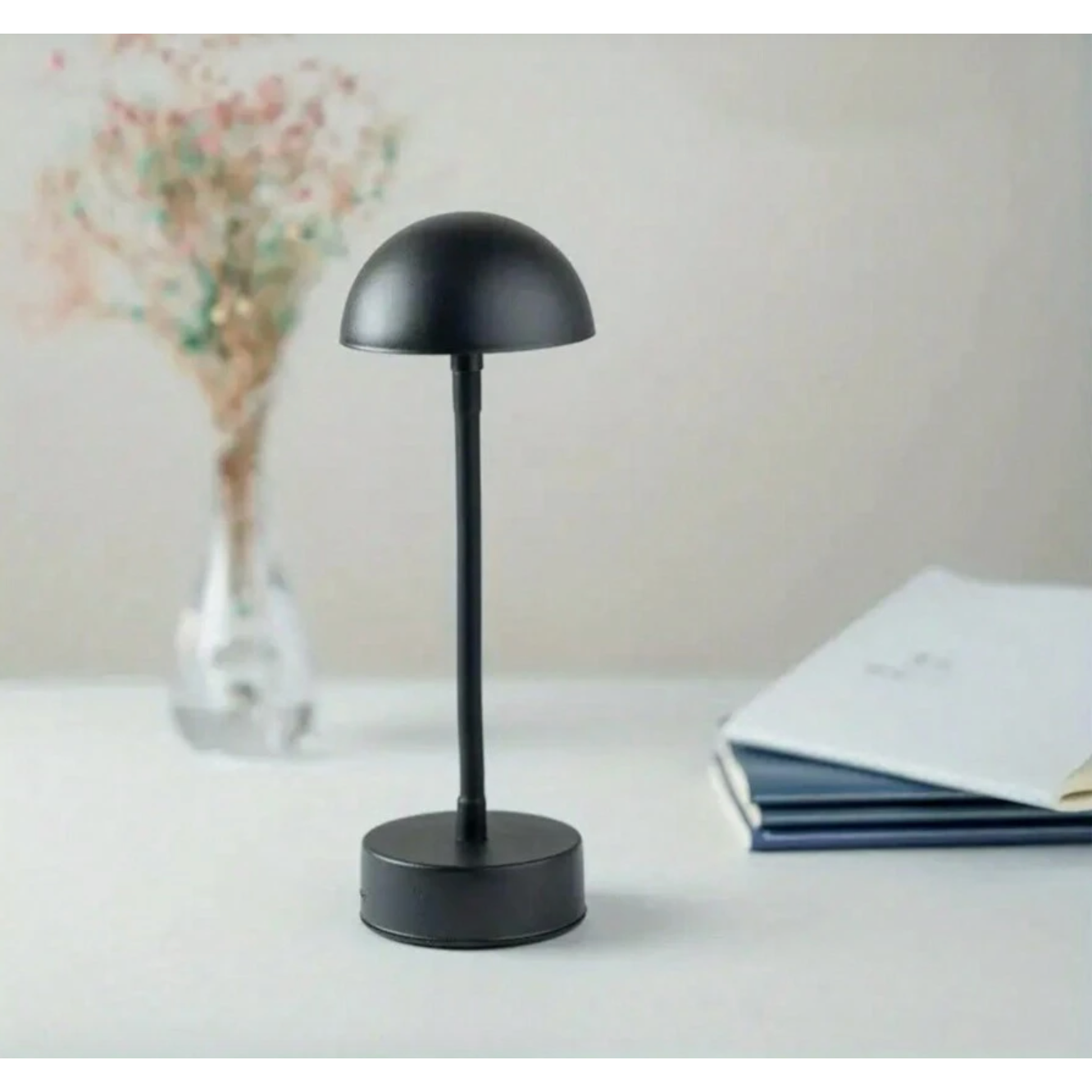 Lumorae Kabellose LED Tischlampe Pilzform | Dimmbar & Touch-Bedienung | Wiederaufladbar | Schwarz | Ø 13 cm | Eisen