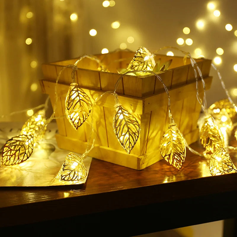 LED-Lichterkette GlowLeaf | 10/20 LEDs | Warmweiß oder Bunt | Mit Blättergirlande | Batteriebetrieben & Wasserdicht | Für Deko, Hochzeit & Feste
