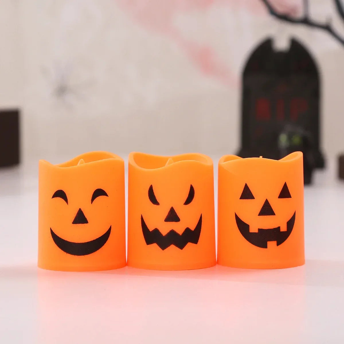SpukLicht | LED-Teelichter im Geisterdesign | 6er-Set | Flackerndes Gelblicht | Halloween-Deko