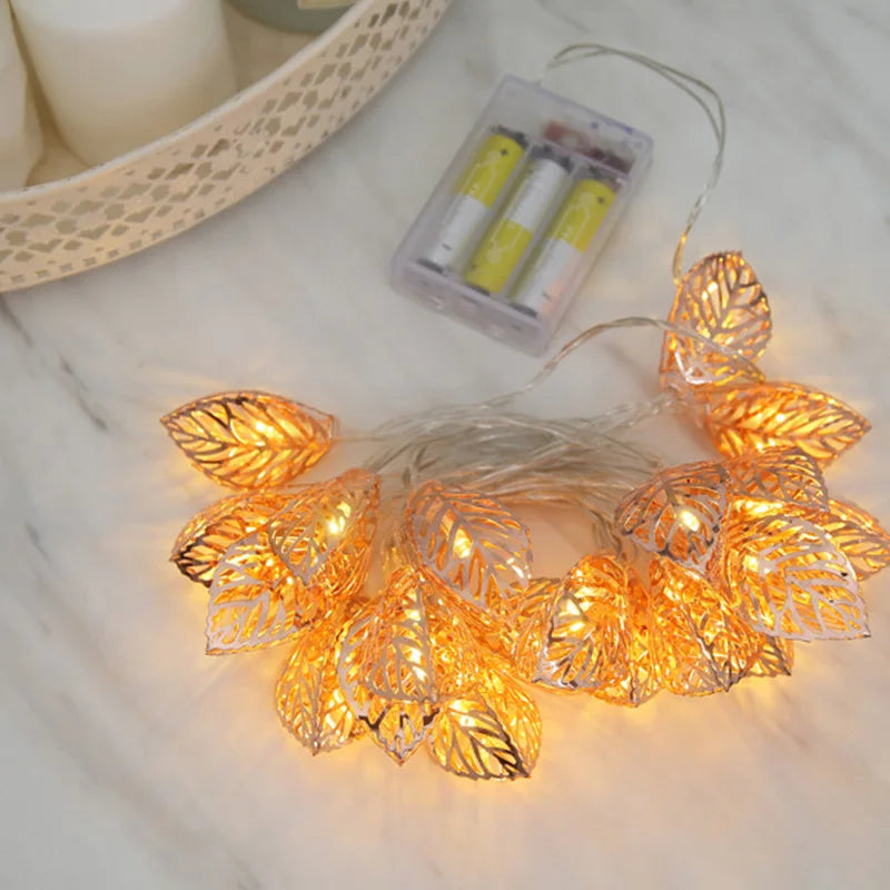 LED-Lichterkette GlowLeaf | 10/20 LEDs | Warmweiß oder Bunt | Mit Blättergirlande | Batteriebetrieben & Wasserdicht | Für Deko, Hochzeit & Feste