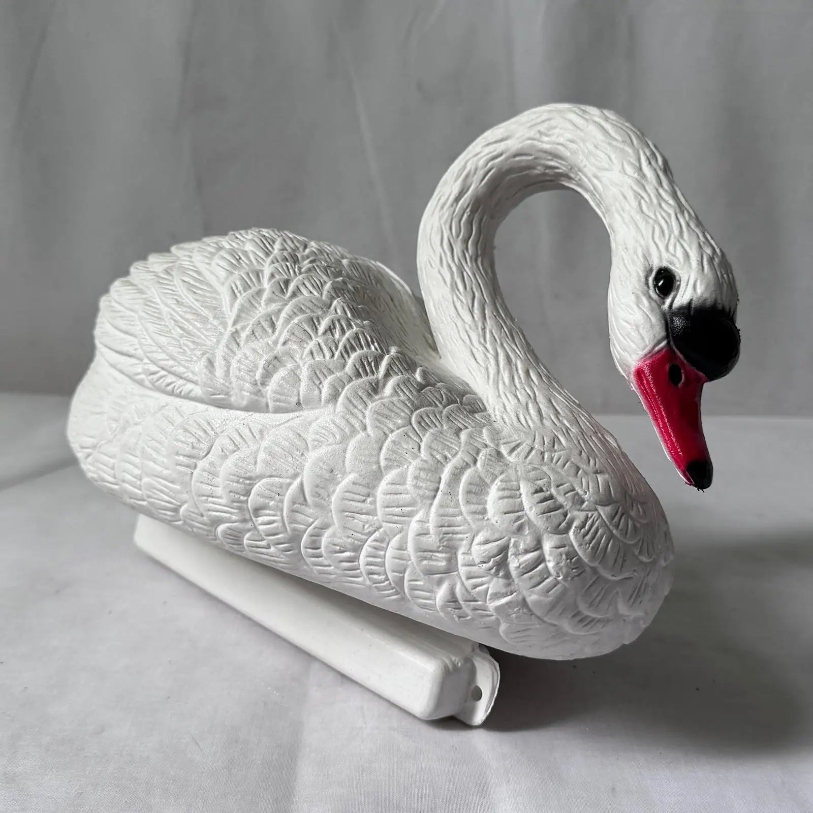 AquaGrace Schwimmender Schwan | Realistische Teichdekoration | Wasserdicht & Langlebig | 30 cm