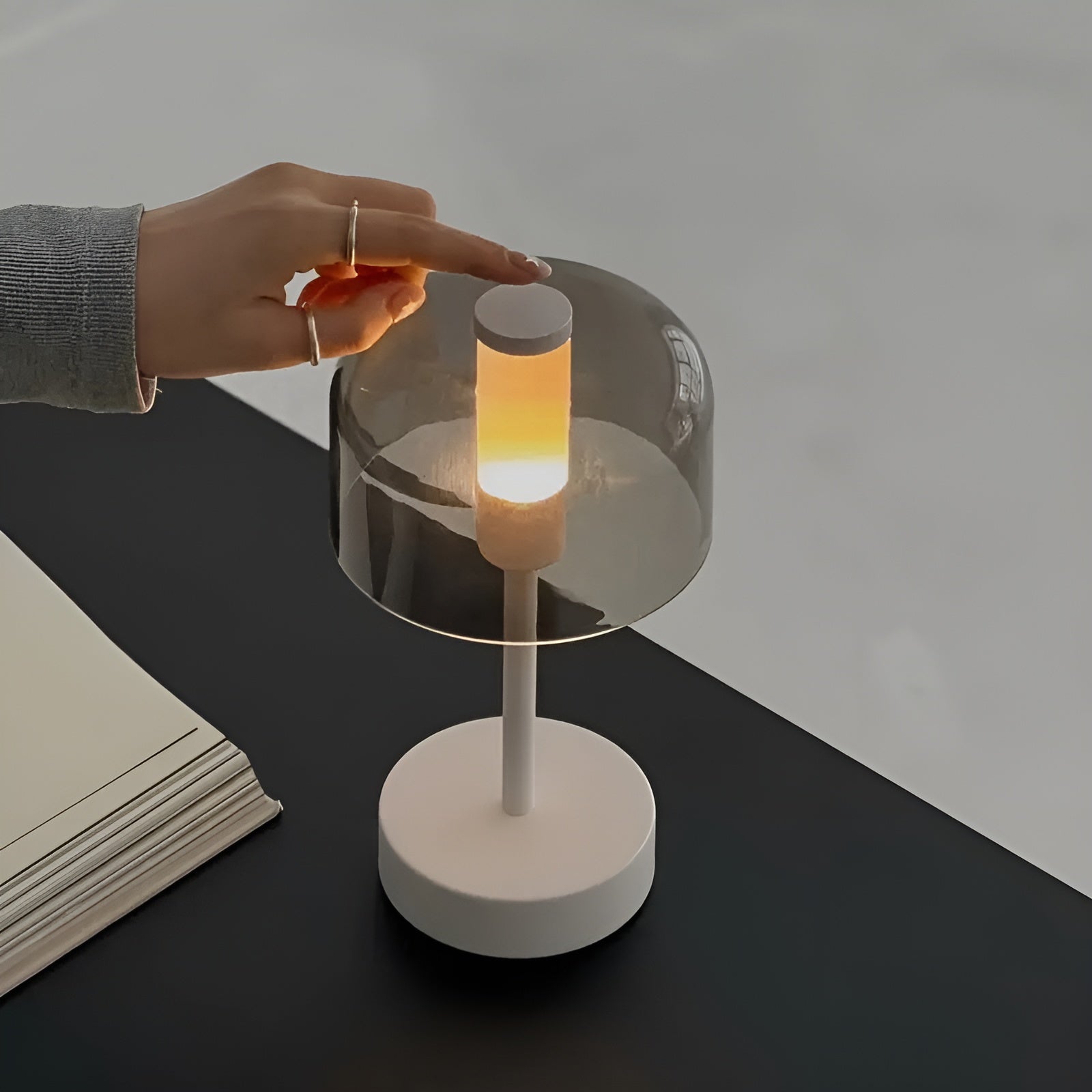 LumiRetro Tischlampe | Vintage-Design | USB-Wiederaufladbar & Dimmbar | Augenfreundliche LED