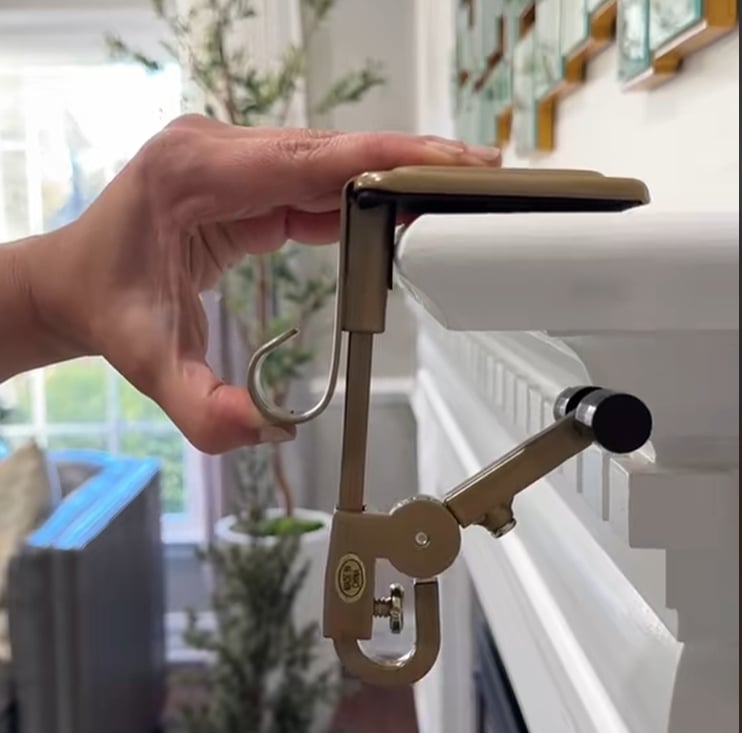 MerryMantle™ – Verstellbarer Mantelhalter