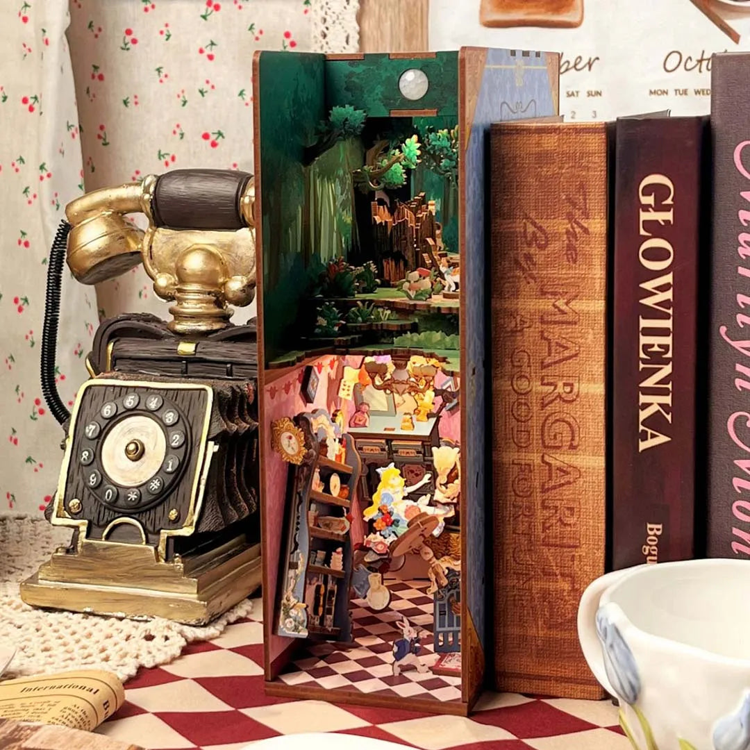 Book Nook - Alice in Wonderland