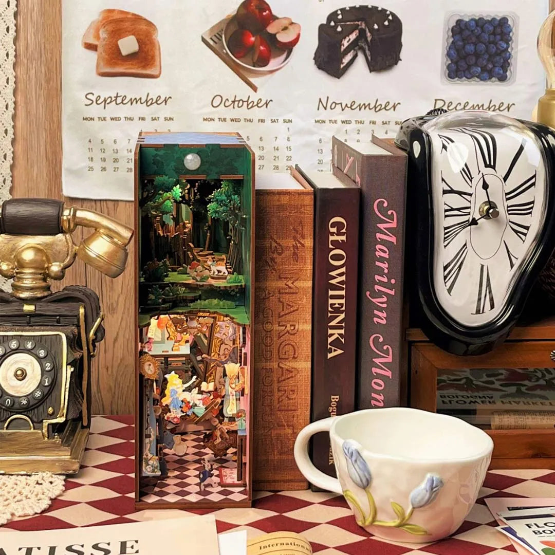 Book Nook - Alice in Wonderland