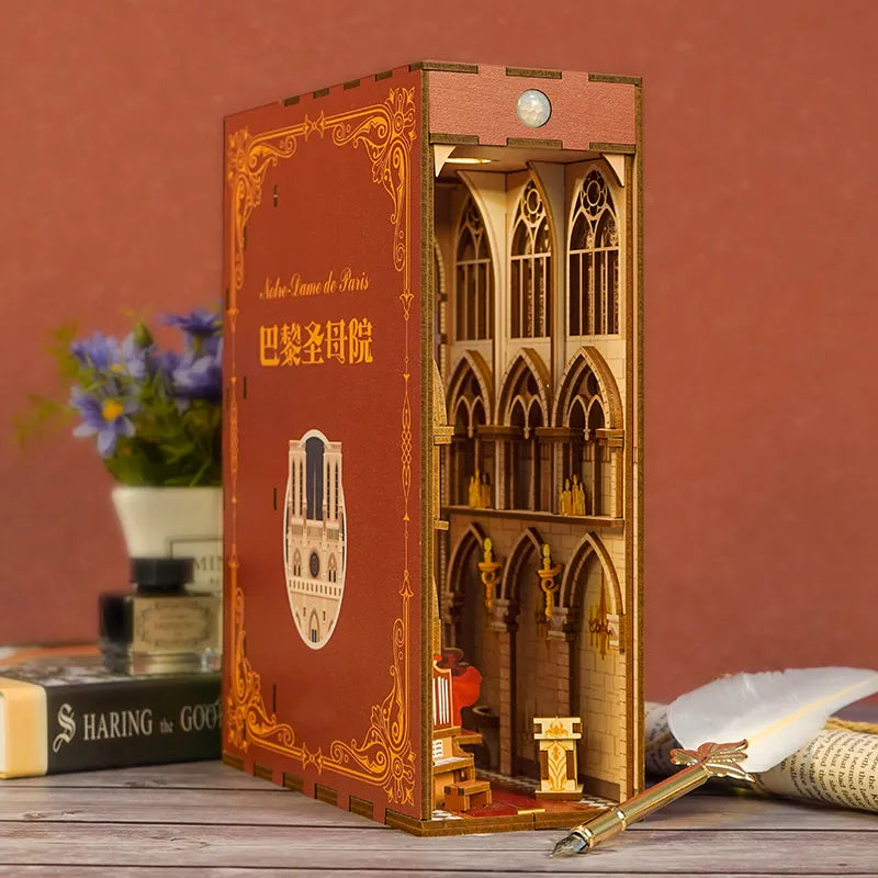 Book Nook - Dame de Paris