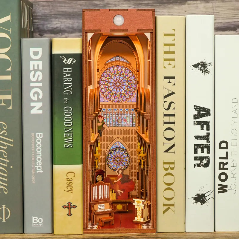 Book Nook - Dame de Paris
