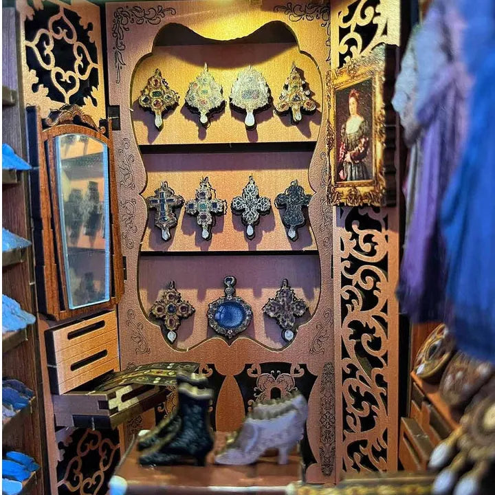 Book Nook - Gorgeous Wardrobe of Duchess