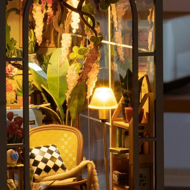 Booknook - Holiday Garden House  | TGB06