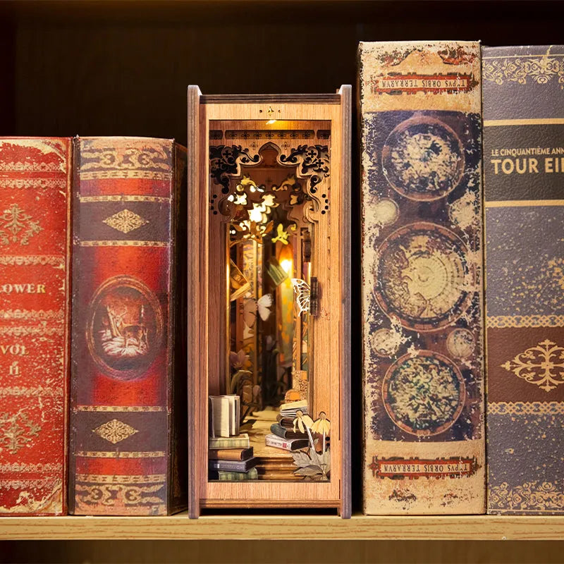 Booknook - Butterfly of the Unknow Lands