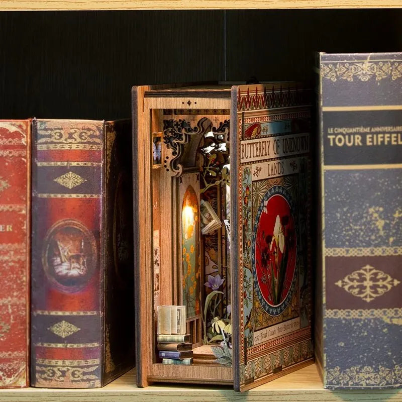 Booknook - Butterfly of the Unknow Lands