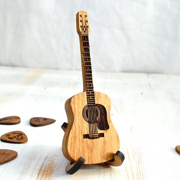 GuitarHolder - Gitarrenplektrenhalter +3 Gratis Plektren