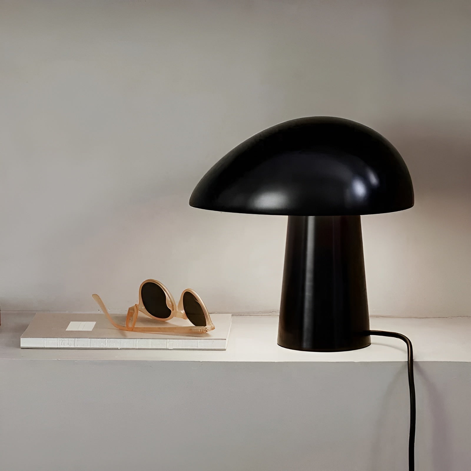 Tischlampe Nordluce | Skandinavisches Design | Warmweißes LED-Licht | Metall & Holz | 28 cm