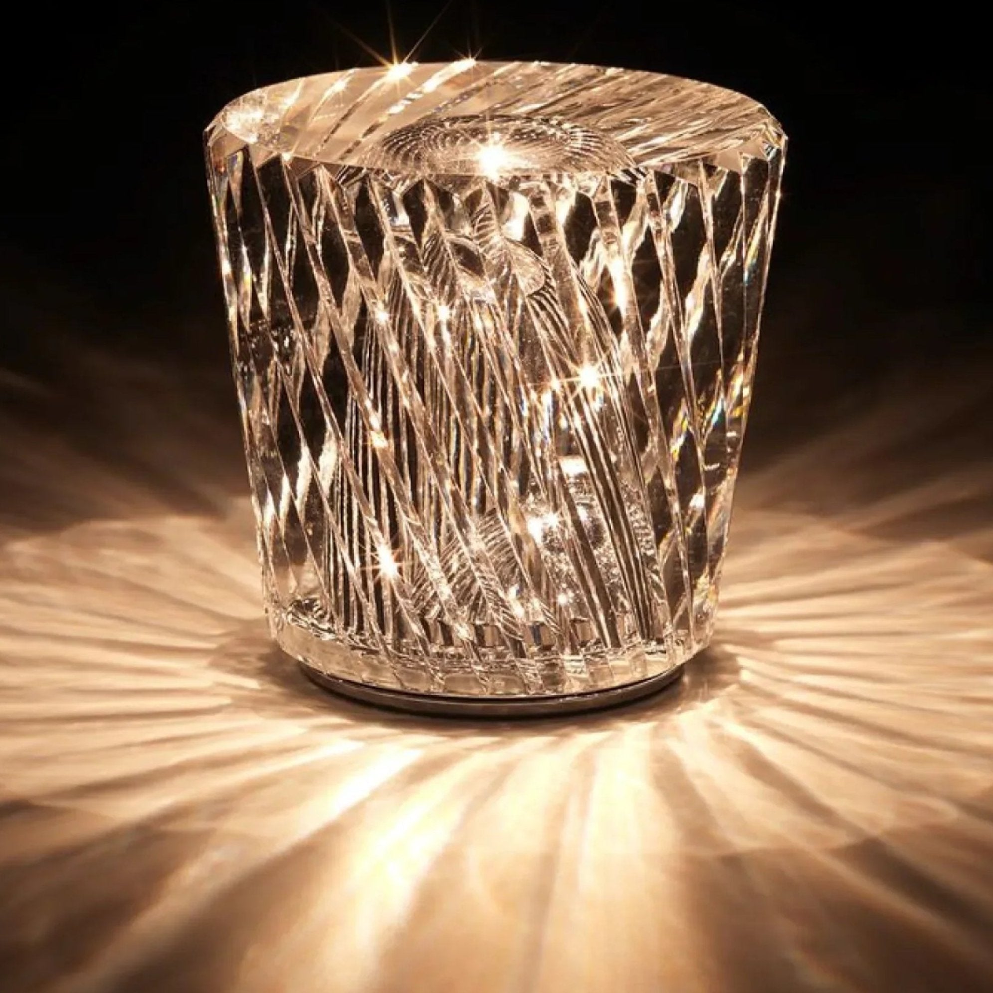 Kristall Tischlampe VÉLORIA | Diamantoptik & 360° Lichtspiel | Kabellos & USB-Aufladbar | Bis zu 12 Std. Leuchtdauer