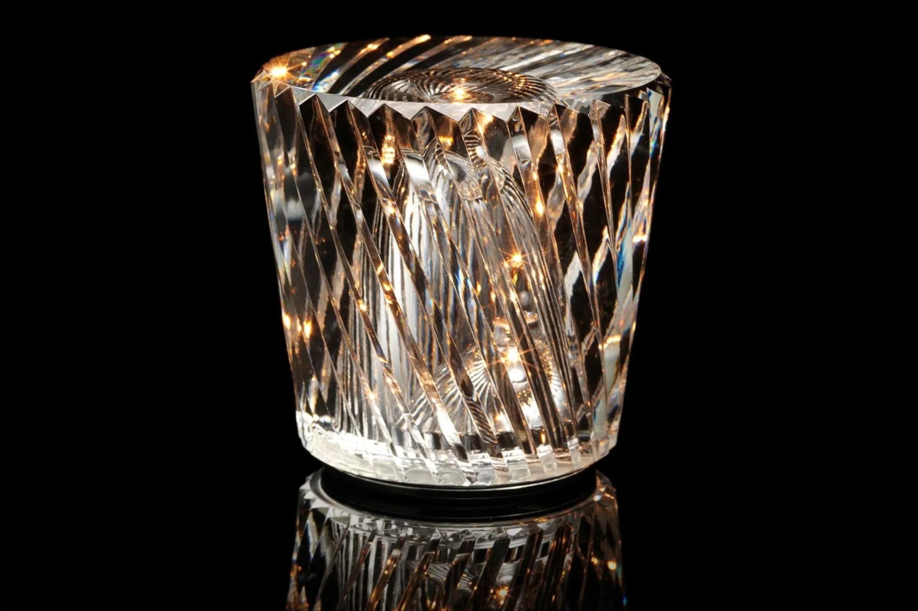 Kristall Tischlampe VÉLORIA | Diamantoptik & 360° Lichtspiel | Kabellos & USB-Aufladbar | Bis zu 12 Std. Leuchtdauer