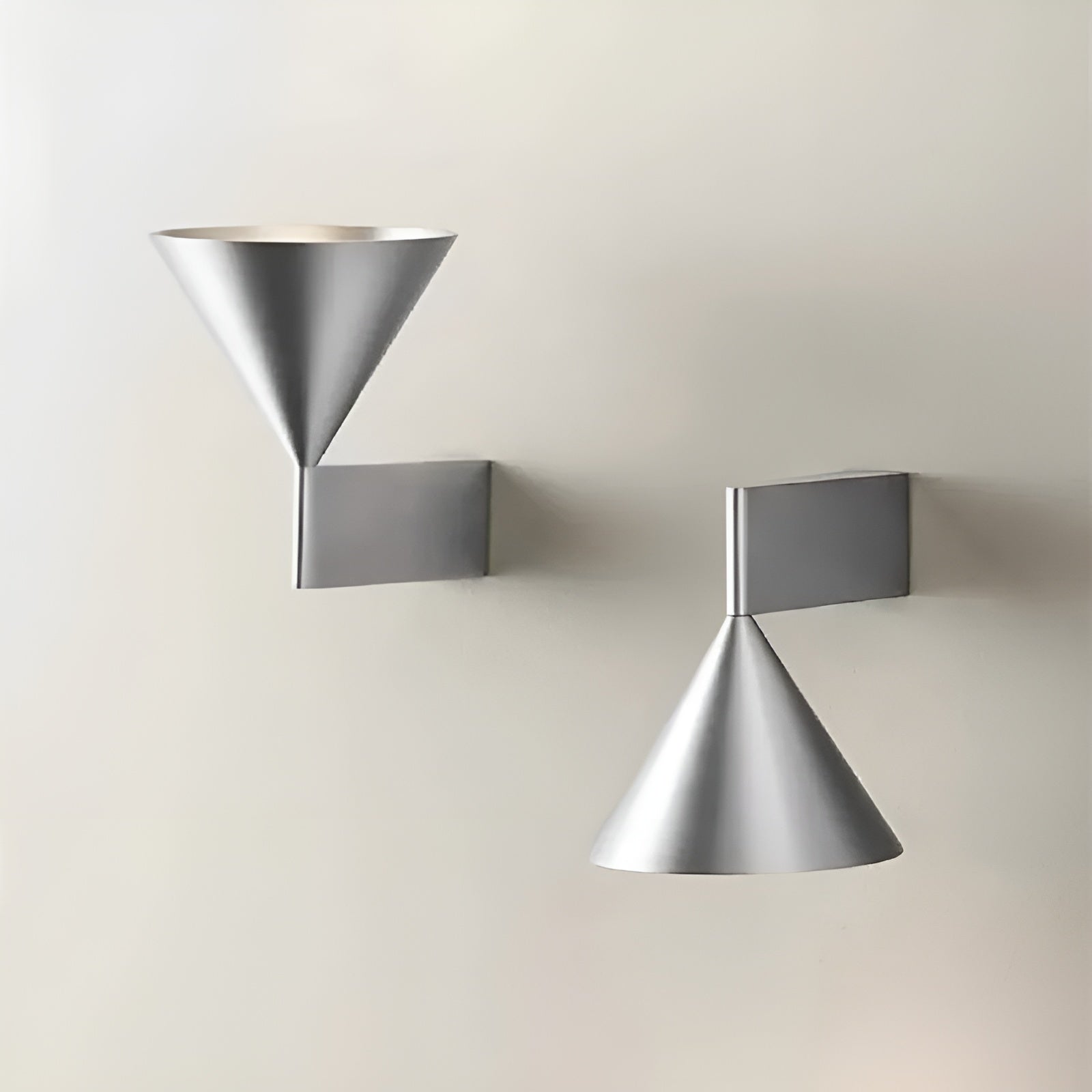 ConeLux Wandleuchte | Modernes Kegel-Design | Sanftes Licht & Platzsparend | Aluminium