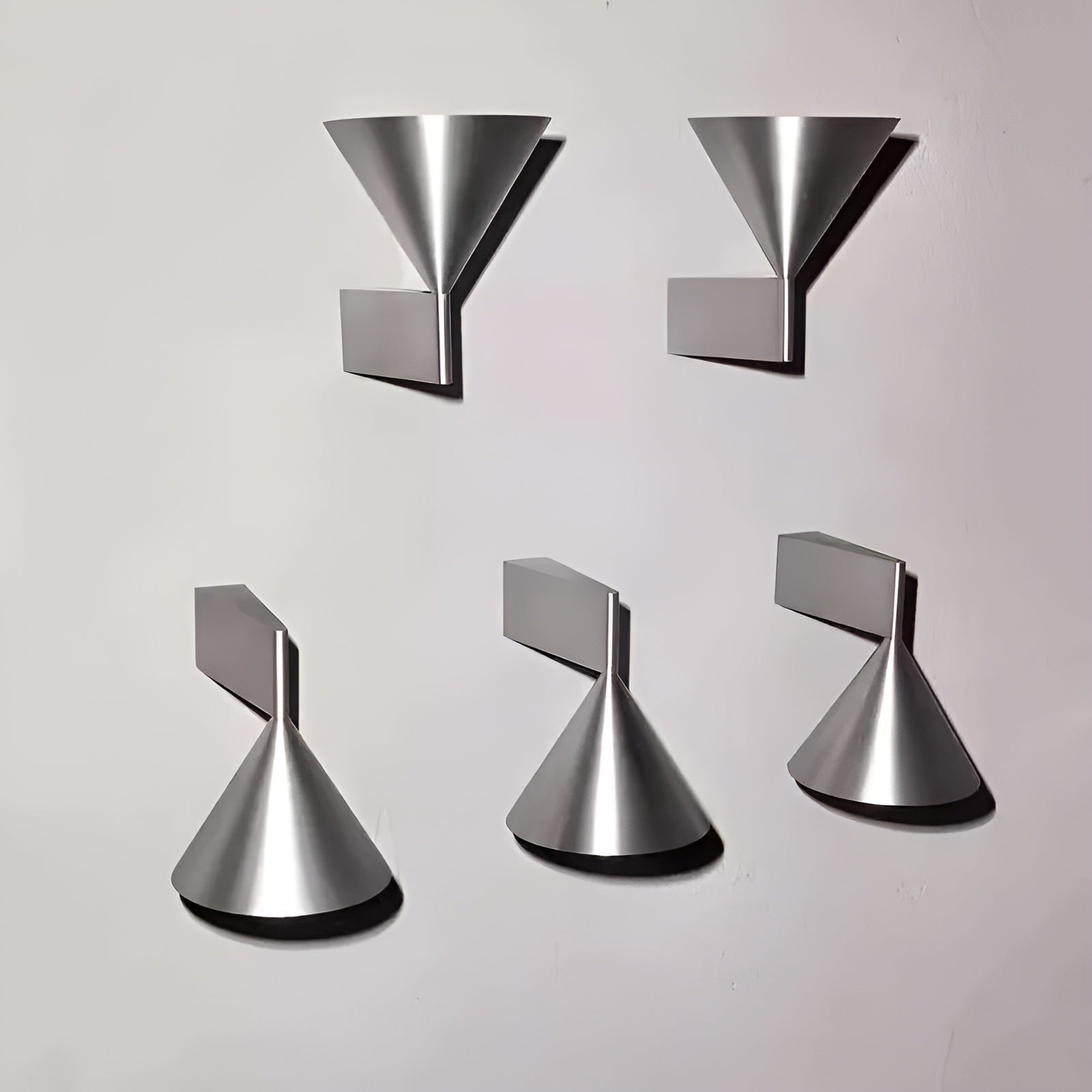 ConeLux Wandleuchte | Modernes Kegel-Design | Sanftes Licht & Platzsparend | Aluminium