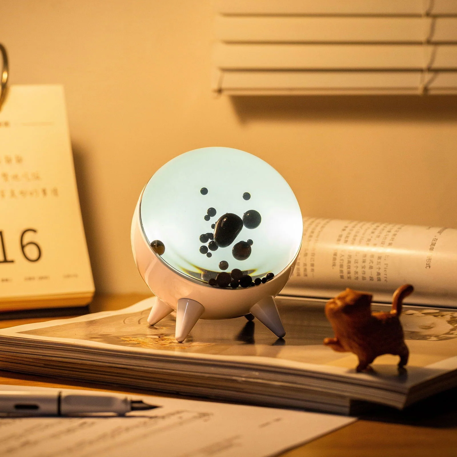 Ferrofluid Lautsprecher ViscoBeat | Bluetooth & AUX | Mit LED-Beleuchtung & Magnetsteuerung | 10,6 x 9,8 cm